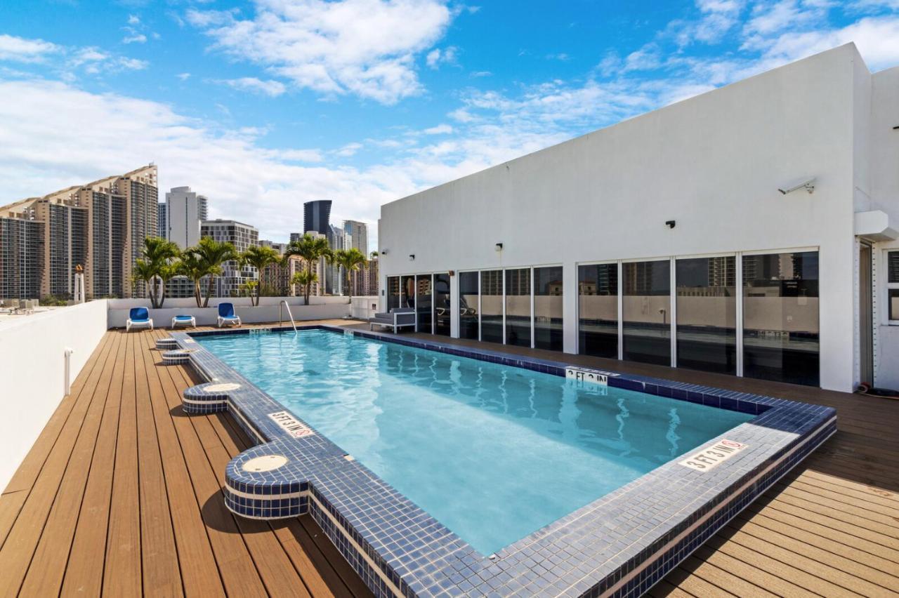 Roami At Sunny Isles Apartment ไมอามีบีช ภายนอก รูปภาพ